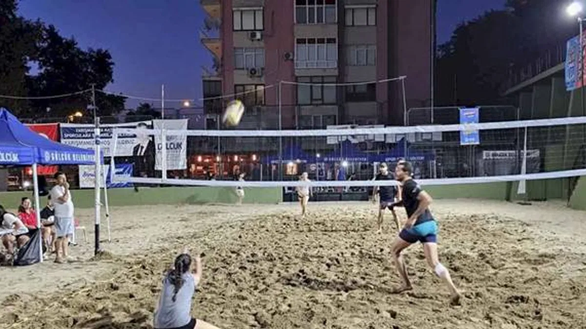 Kocaeli Gölcük’te plaj voleybolu turnuvası büyükler kategorisinde sona erdi