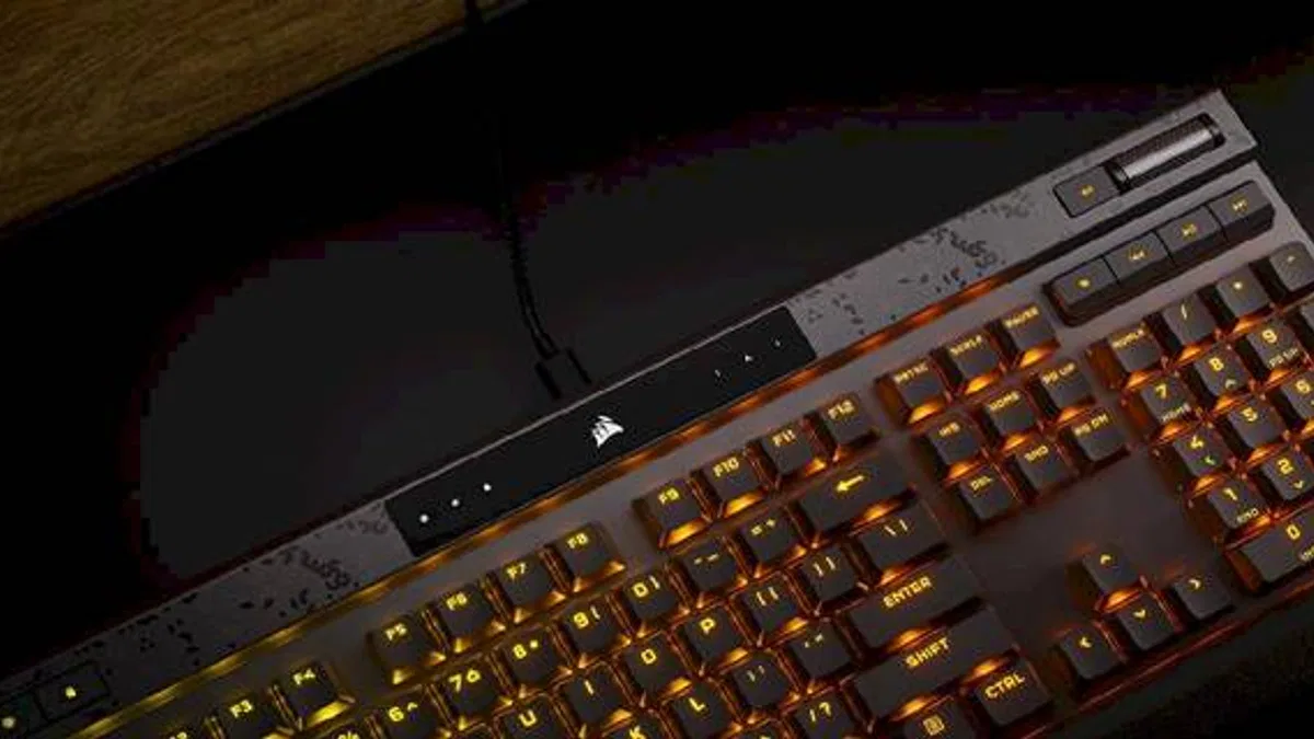 CORSAIR, Özelleştirilebilir K70 MAX Klavye ve HS80 MAX Kulaklığını Duyurdu