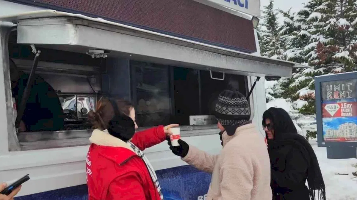 İzmit'te Askeri Öğrenci sınavına giren gençlere ve ailelerine sıcak destek