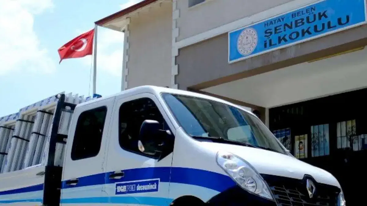 Afet bölgesindeki 100 okulun penceresi yenileniyor