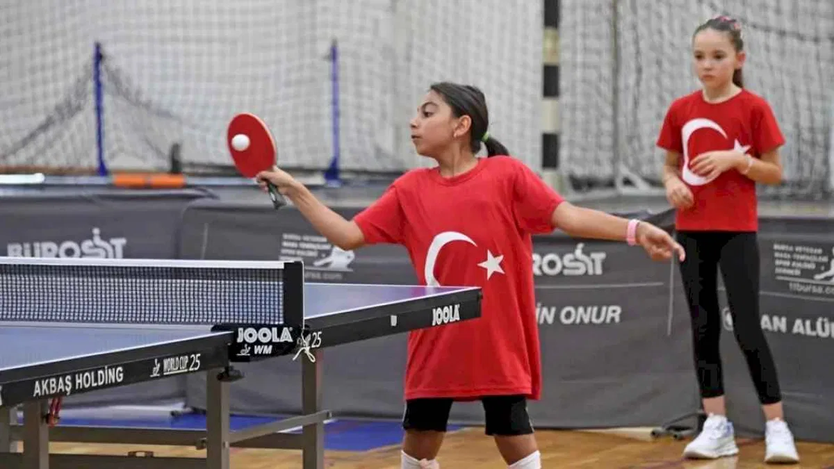 Minik raketler Bursa Osmangazi'de kıyasıya mücadele etti