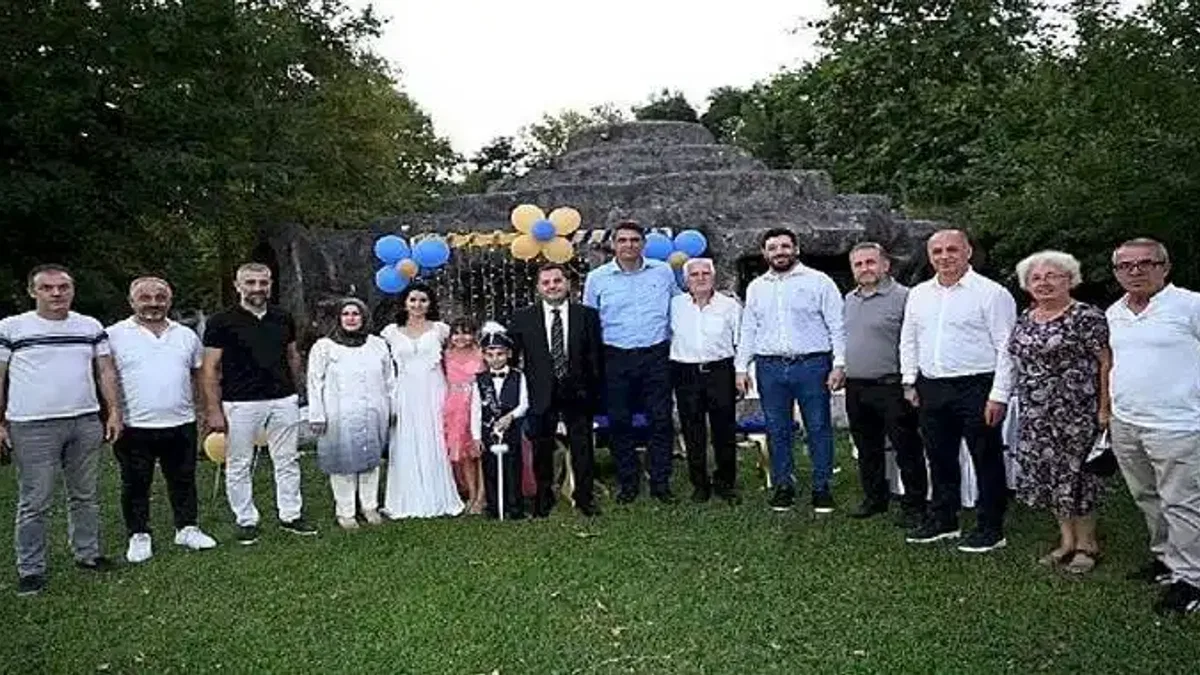Kocaman Mutluluklara Şahitlik Ediyor