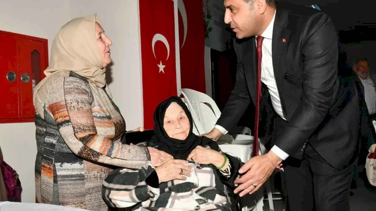 İzmir Çiğli'de Başkan Yıldız’a anlamlı hediye