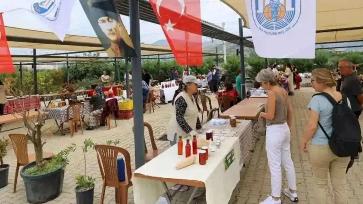 Efes Tarlası Yaşam Köyü’nde Üretici Pazarı açıldı