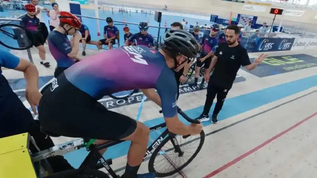 Konya Velodromu’nda geleceğin şampiyonları piste çıktı