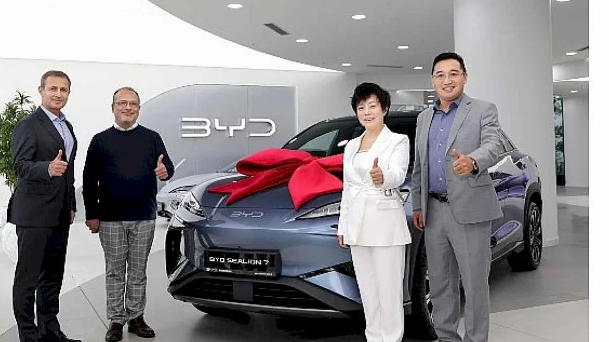 BYD Başkan Yardımcısı Stella Li, Türkiye'de İlk SEALION 7 Teslimatını Gerçekleştirdi