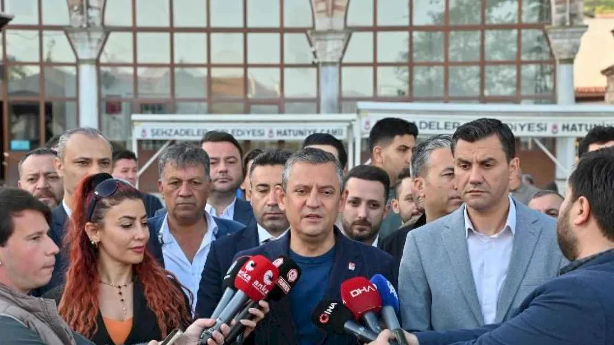 Genel Başkan Özel ve Başkan Zeyrek Manisalılarla bayramlaştı