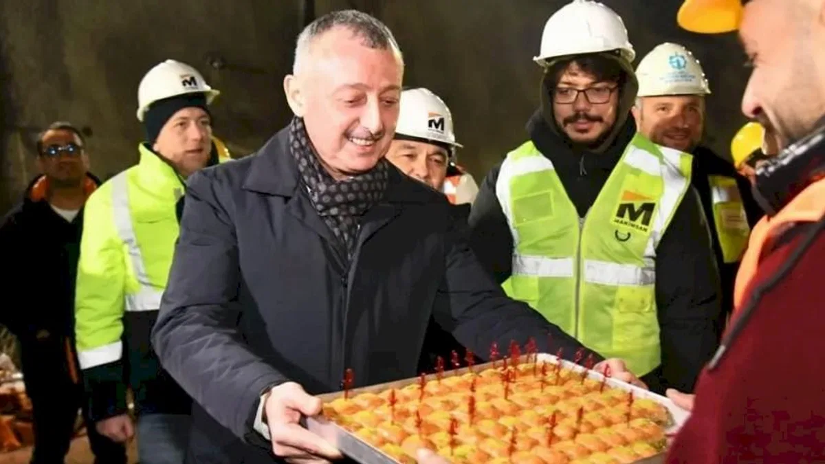 Kocaeli'de Başkan Büyükakın’dan baklavalı sürpriz ziyaretler