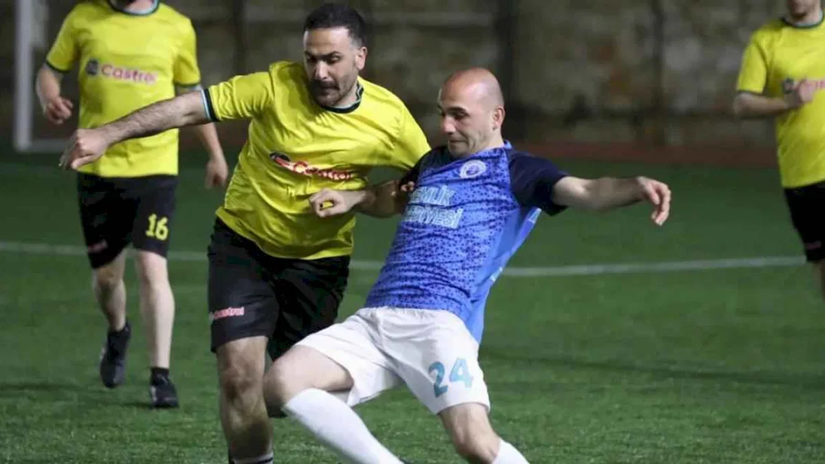 Bursa Gemlik Emek Turnuvası iki maçla başladı