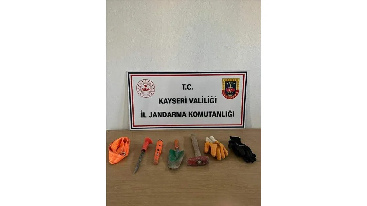 Kayseri'de kaçak kazı yapan 2 zanlı yakalandı