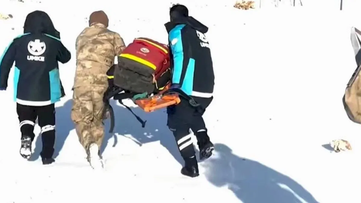 Batman'da rahatsızlanan vatandaşı Jandarma helikopterle ulaştırdı
