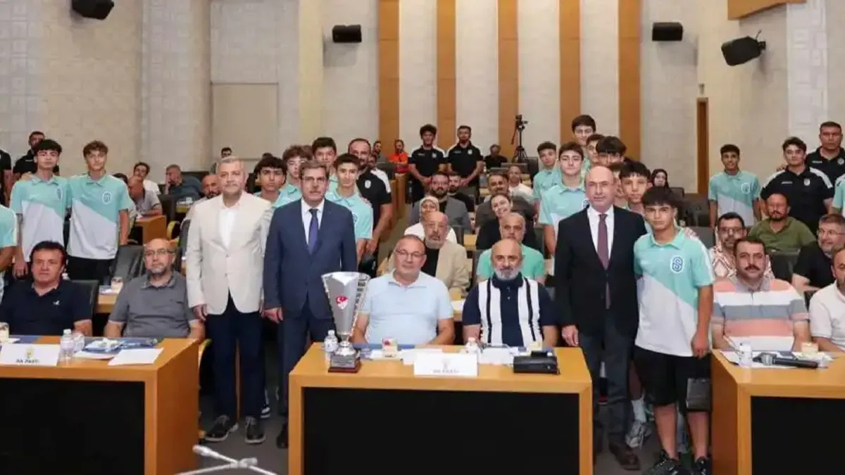 Konya'da Başkan Pekyatırmacı’dan şampiyon sporculara tebrik