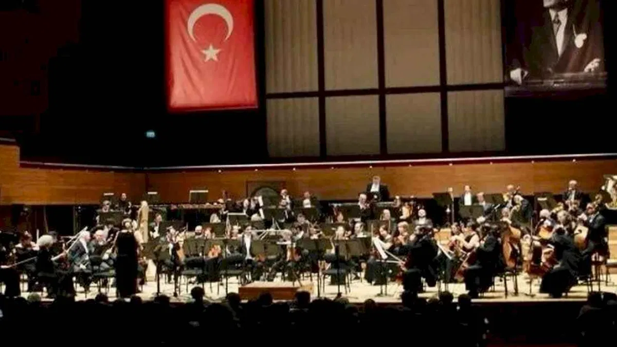 Uludağ İçecek’ten İzmir’de "Bir Ulus Uyanıyor" resitali