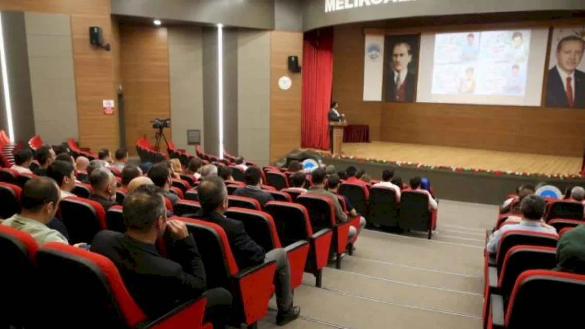 Melikgazi'de dijital yaşam ve iletişim konuşuldu