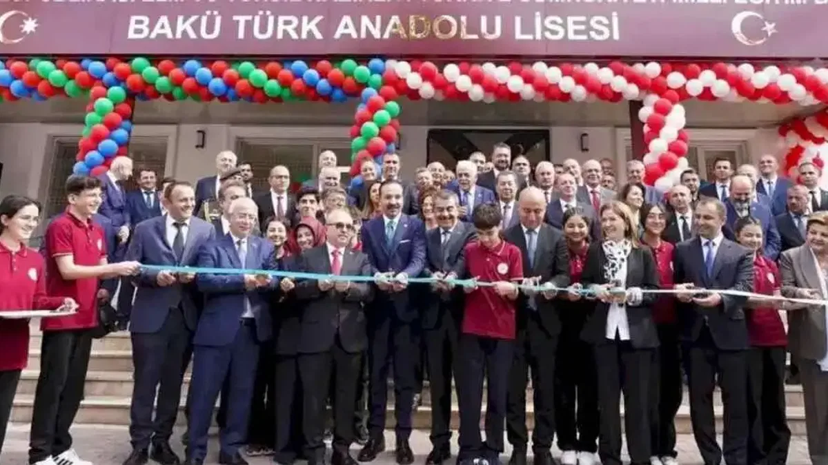 Azerbaycan'da Bakü Türk Anadolu Lisesi törenle açıldı
