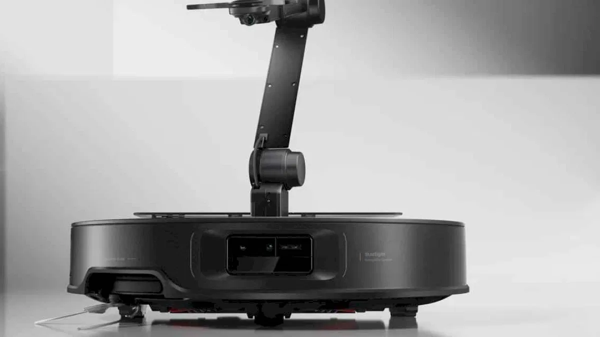 Dünyada bir ilk: İşte robot kollu robot süpürge!