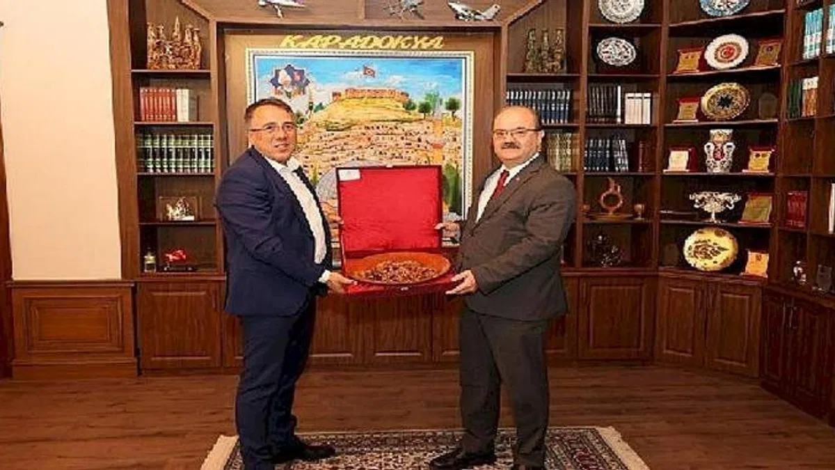 Bakan yardımcısı Çam'dan Belediye Başkanı Savran'a ziyaret