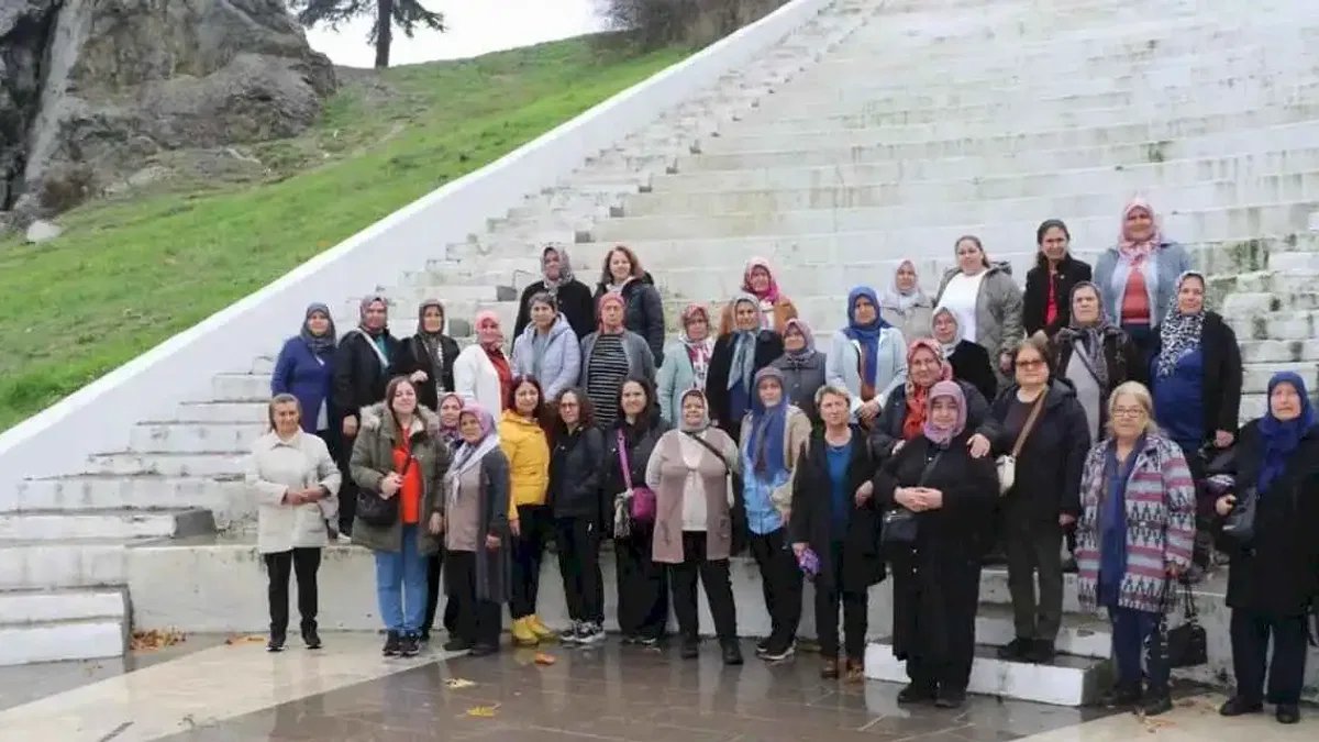 Köprübaşılı kadınlar Manisa'yı adım adım gezdi