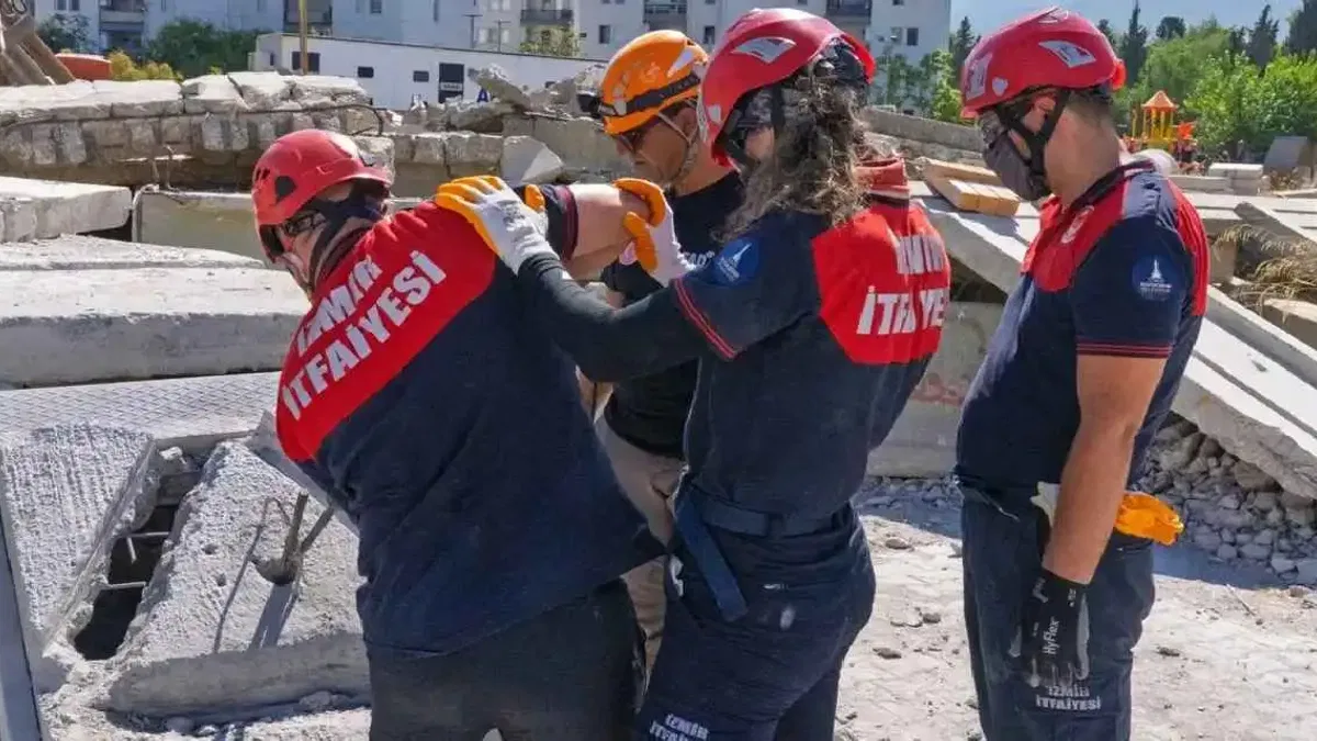 İzmir İtfaiyesi ağır arama kurtarmada güçleniyor