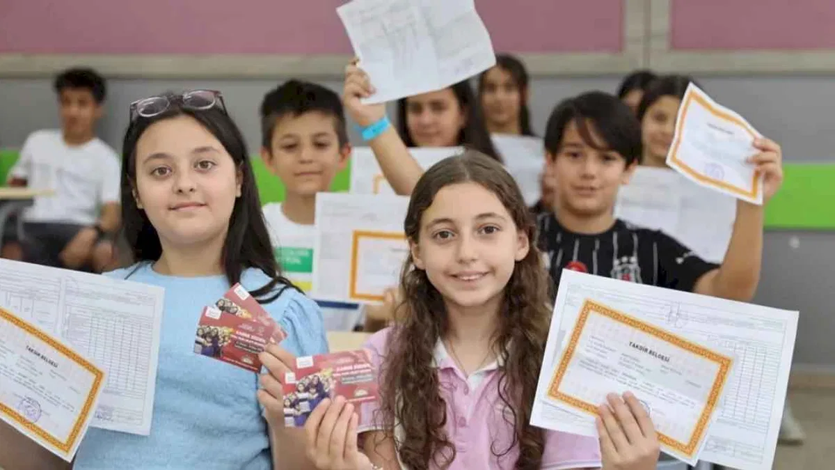 Fatma Şahin'den Gaziantepli çocuklara karne hediyesi