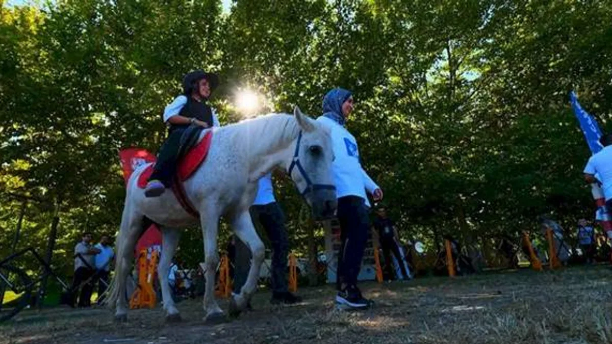 Sakarya’da Pony atlarla şenlik
