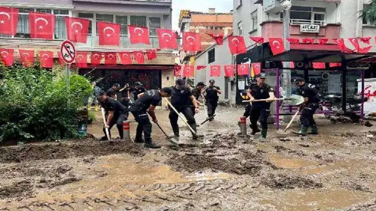 Ordu'yu sağanak vurdu! Seferberlik dört koldan sürüyor