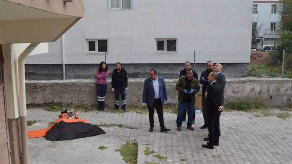 Aksaray'da çatıdan düşen yaşlı adam hayatını kaybetti