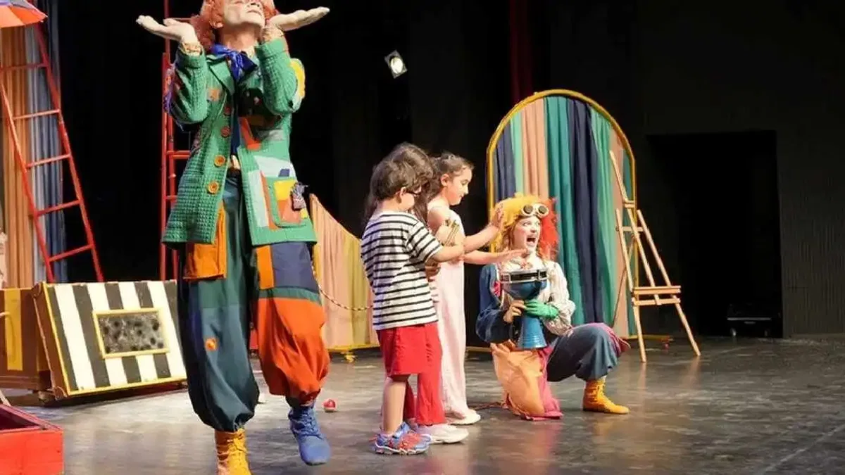 'Toti ile Poti' Van'da çocuklarla bir araya geldi