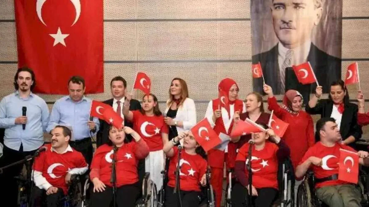 Başkan Aydın engelsiz koroya eşlik etti
