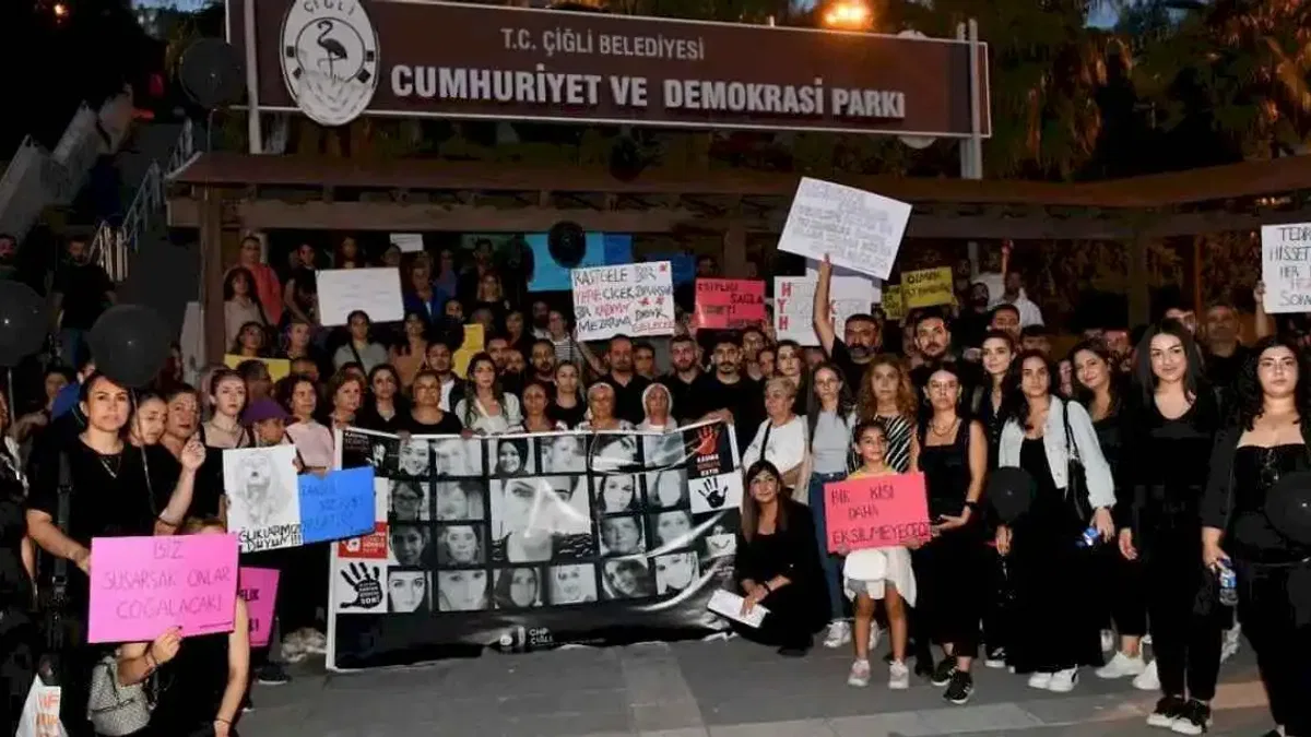 CHP Çiğli İlçe Başkanlığı'ndan kadına şiddete hayır yürüyüşü