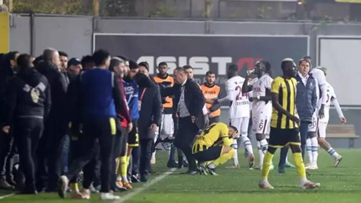 İstanbulspor-Trabzonspor maçı tatil edildi