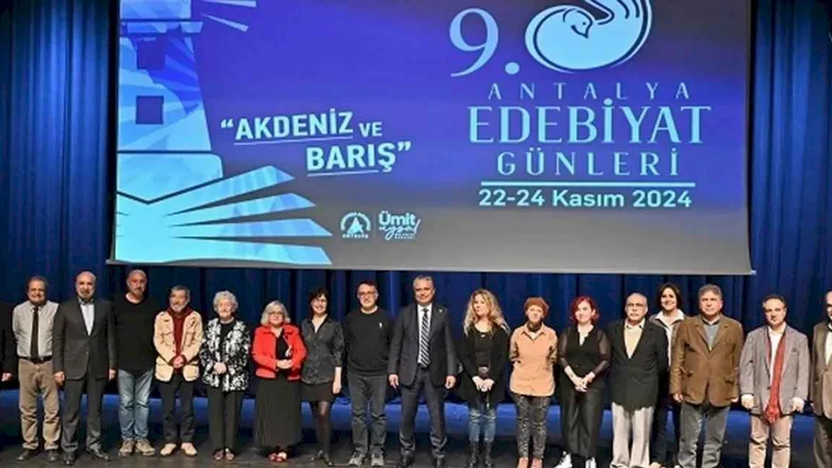 Antalya Muratpaşa'da demokrasi için sanat