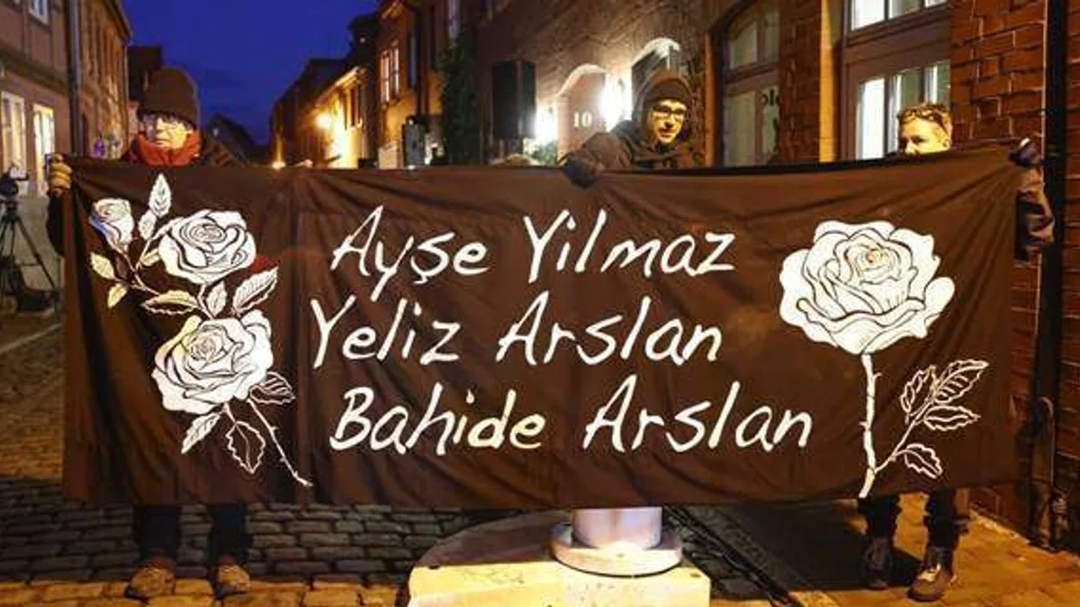 Almanya'daki Mölln faciasının 30. yıl dönümünde anma töreni düzenlendi