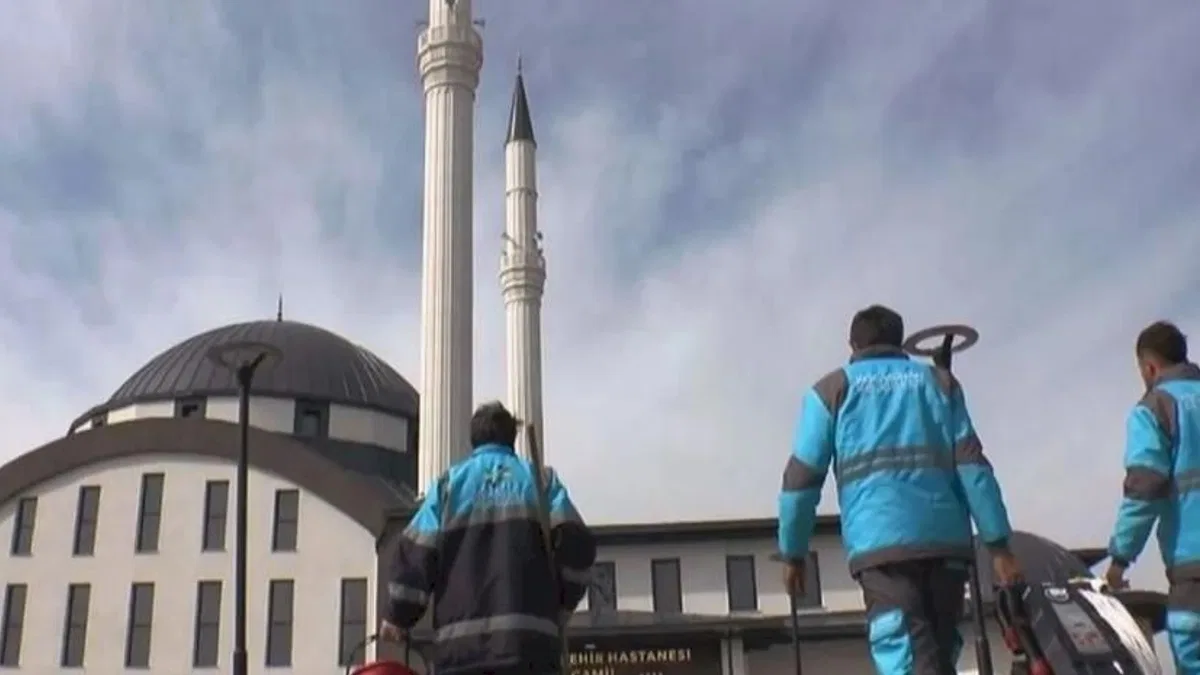 Kayseri Kocasinan'da ramazan öncesi camilerde temizlik seferberliği