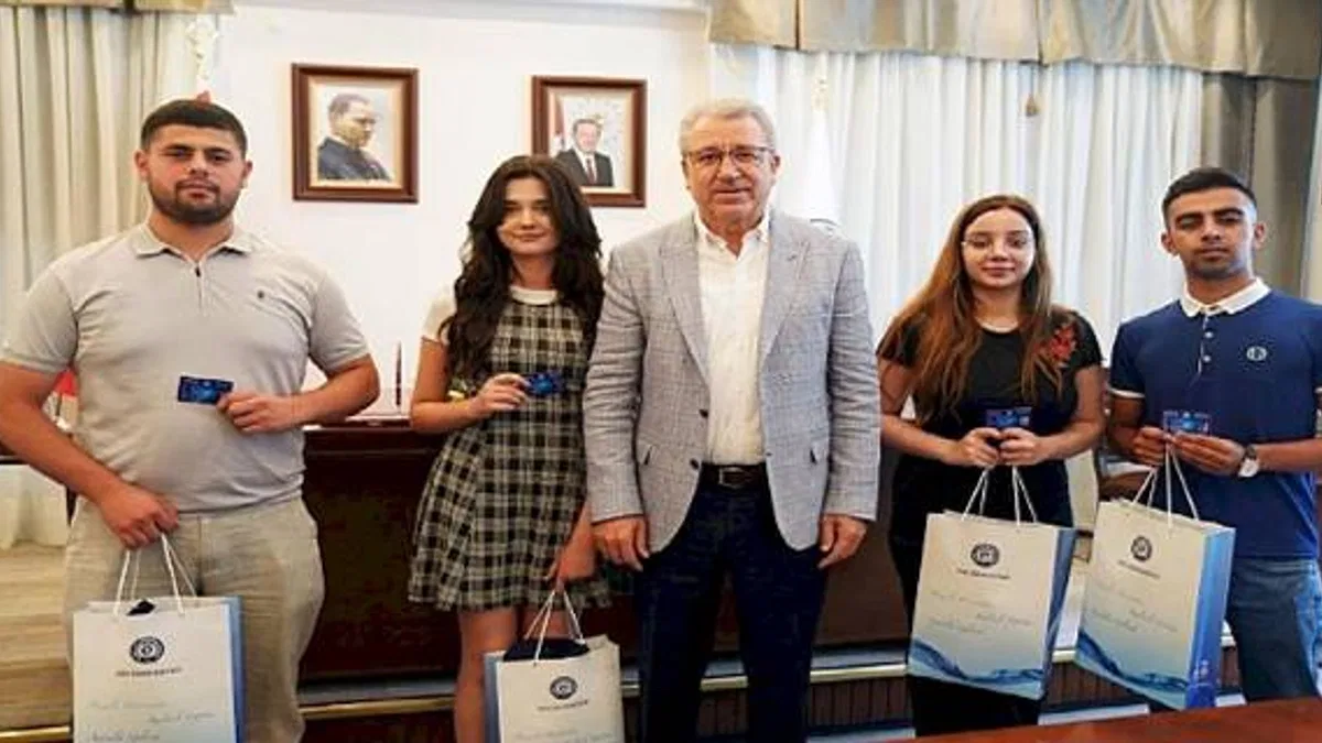 Rektör Prof. Dr. Budak EÜ'de eğitim görecek Azerbaycanlı öğrencileri ağırladı