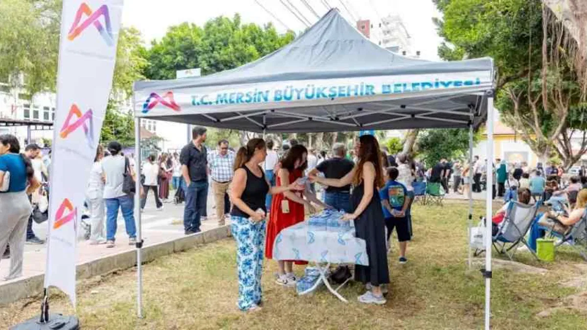 Mersin Büyükşehir öğrencileri ve ailelerini LGS günü de yalnız bırakmadı