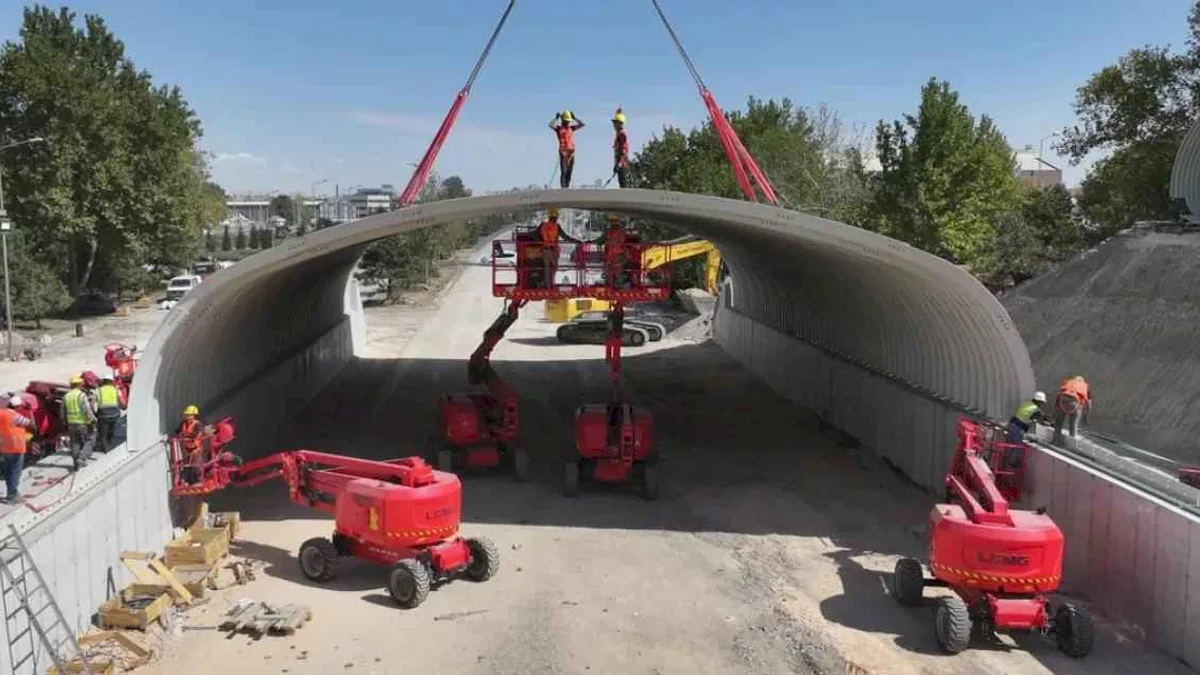 Konya'da inşaatı süren köprülü kavşak trafiği rahatlatacak
