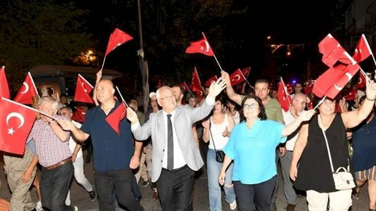 İzmir Karabağlar’da geleneksel kortej  coşkusu