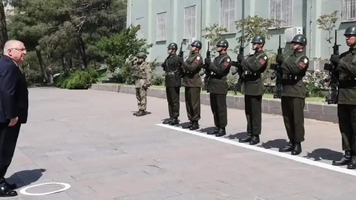 Bakan Güler'den Kahramanmaraş’ta Tugay Komutanlığı'na ziyaret