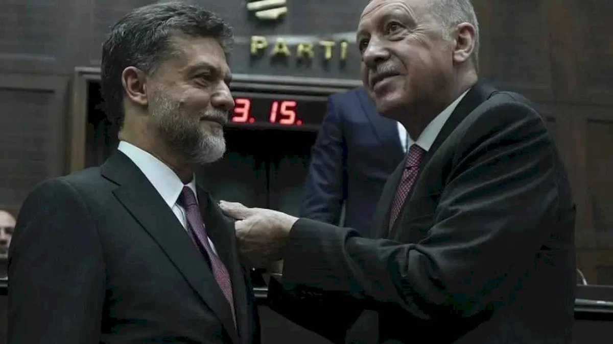 Dün istifa eden Yamalı AK Parti rozetini taktı!