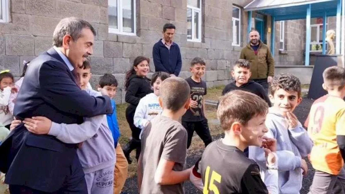Milyonlarca öğrenci için tatil başlıyor... Bakan Tekin'den karne mesajı
