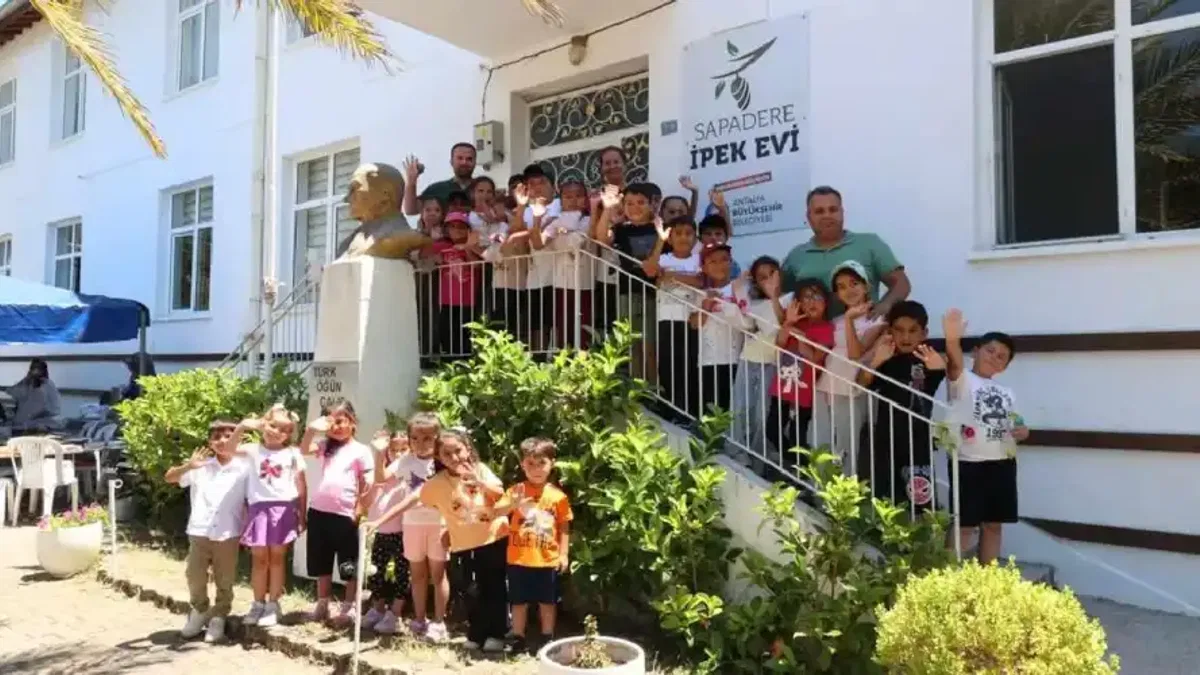 Antalya’da köy okulu ipek evine dönüştü