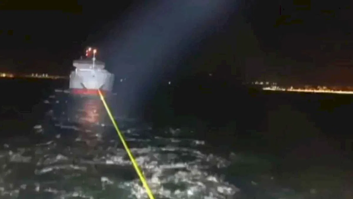 Çanakkale Boğazı'nda arızalanan gemi kurtarıldı