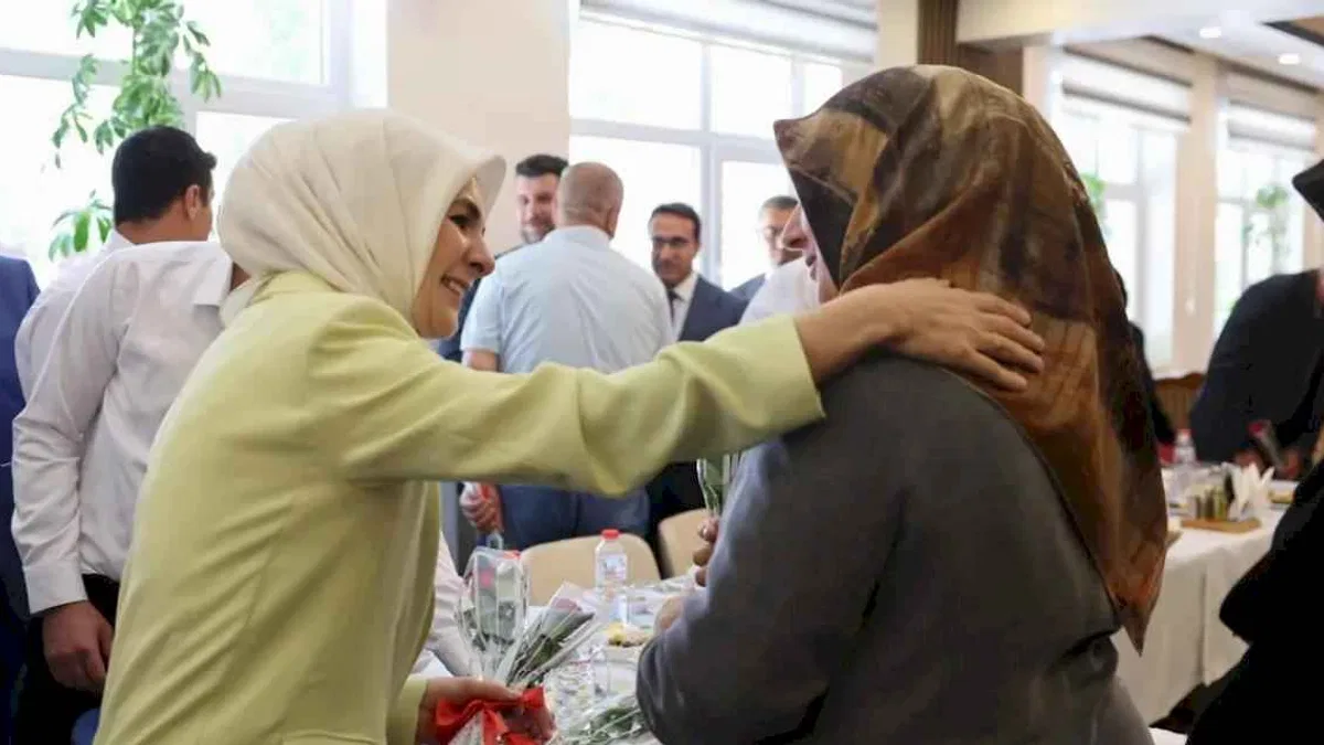 Şehit ailelerine 'Terörsüz Türkiye'yi Bakan Göktaş anlattı