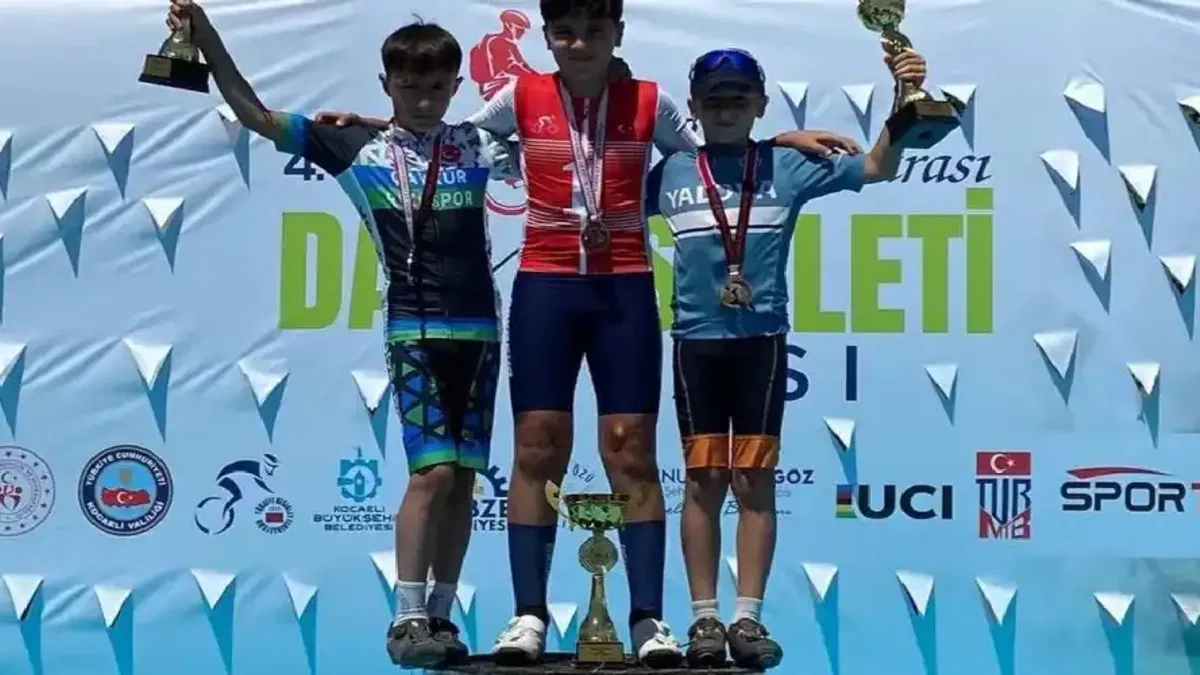 Güreşte ve bisiklette Sakaryalı sporcular madalyaları topladı