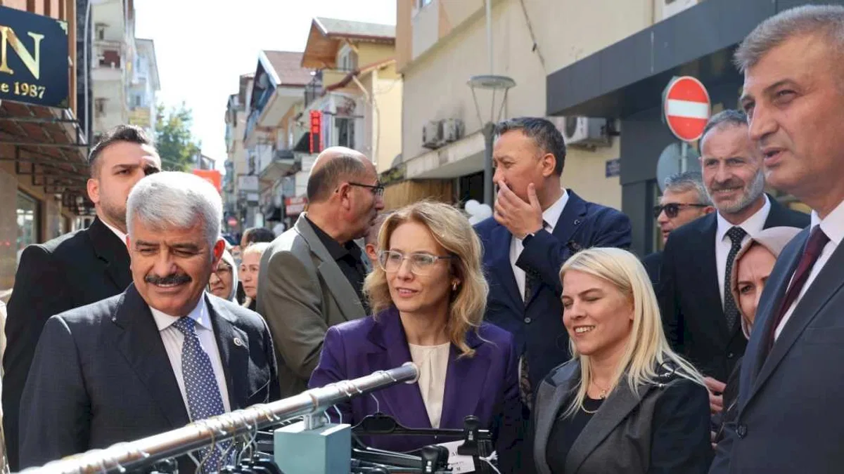 Gölcük'teki ilk alışveriş festivali kapılarını açtı
