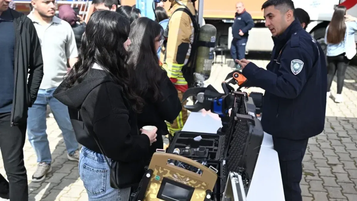 Manisa Büyükşehir’den “Afetlerde İnsan Olmak” sempozyumuna destek