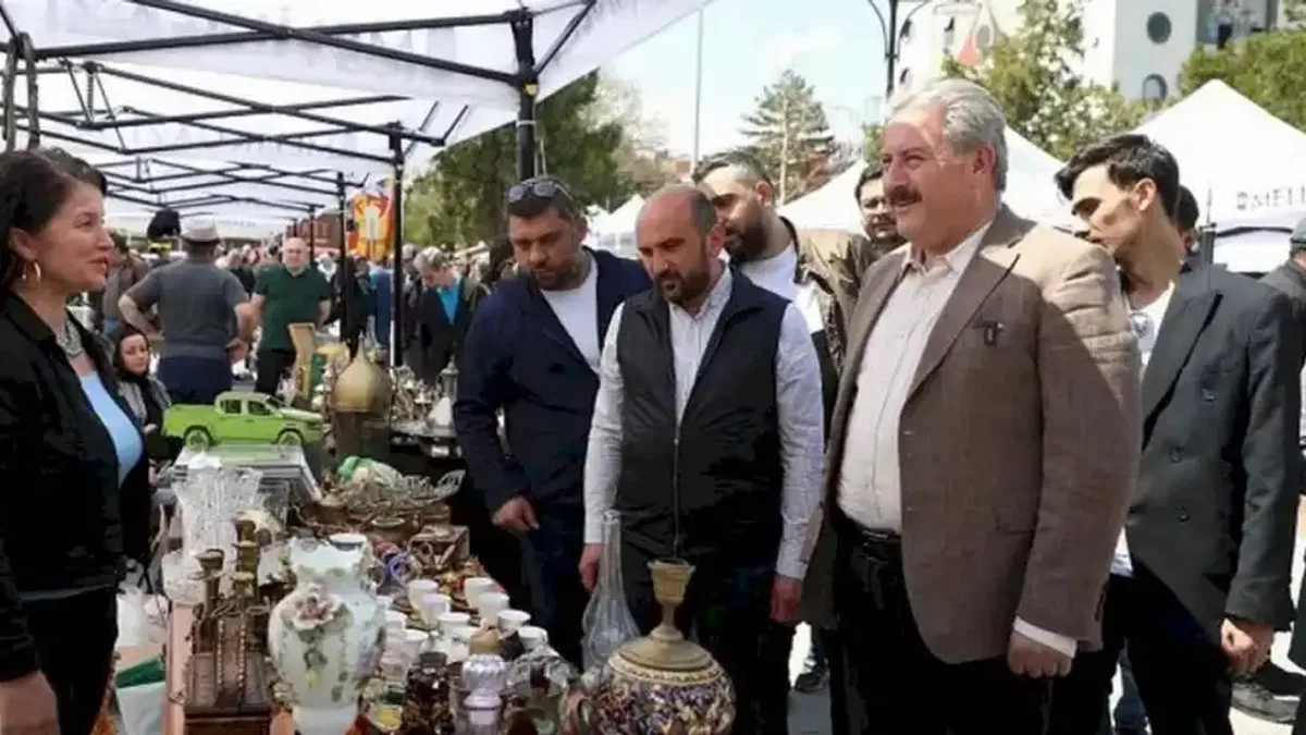 Kayseri Melikgazi'de Antika Pazarı'na yoğun ilgi