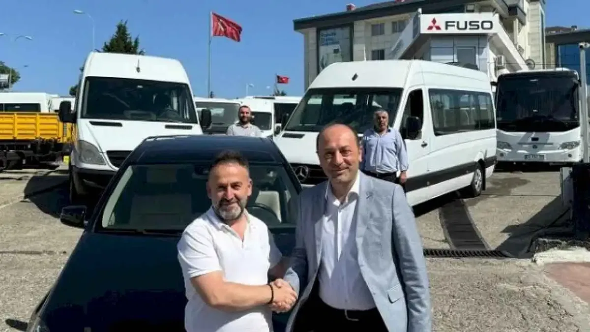 Sakarya Geyve'de lüks makam araçları minibüse dönüştü