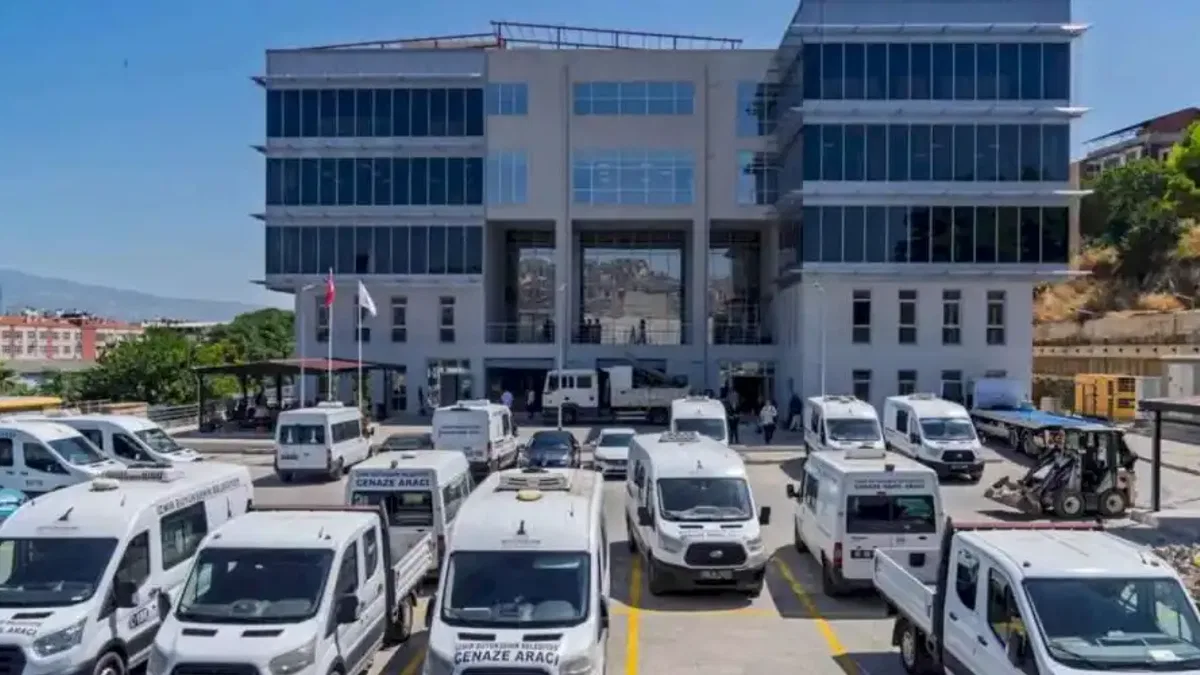 İzmir Büyükşehir'in 'Zeytinlik Hizmet Binası' hizmete açıldı